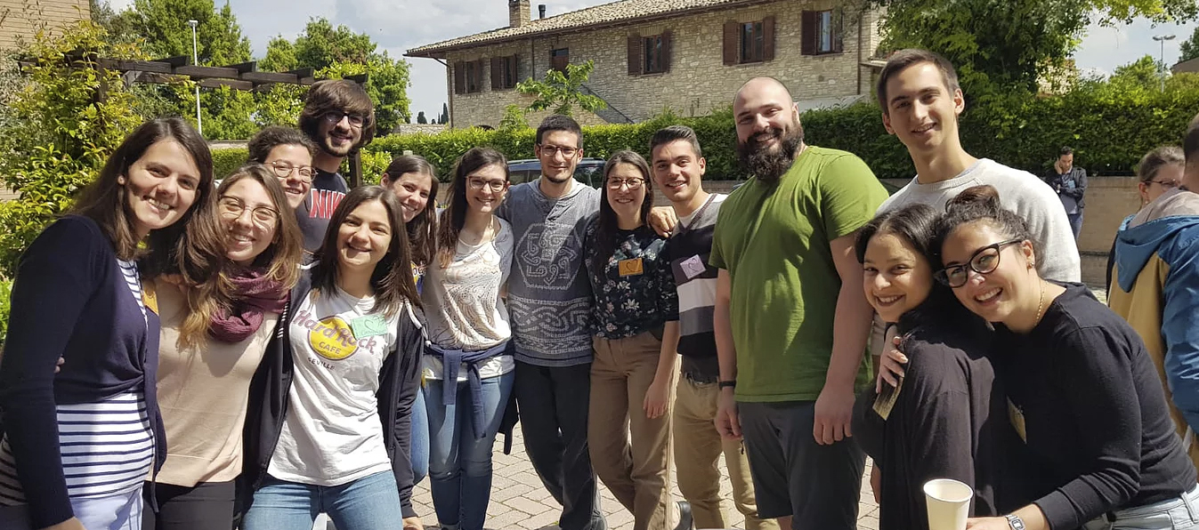 Un gruppo di giovani a Casa Frate Jacopa ad Assisi
